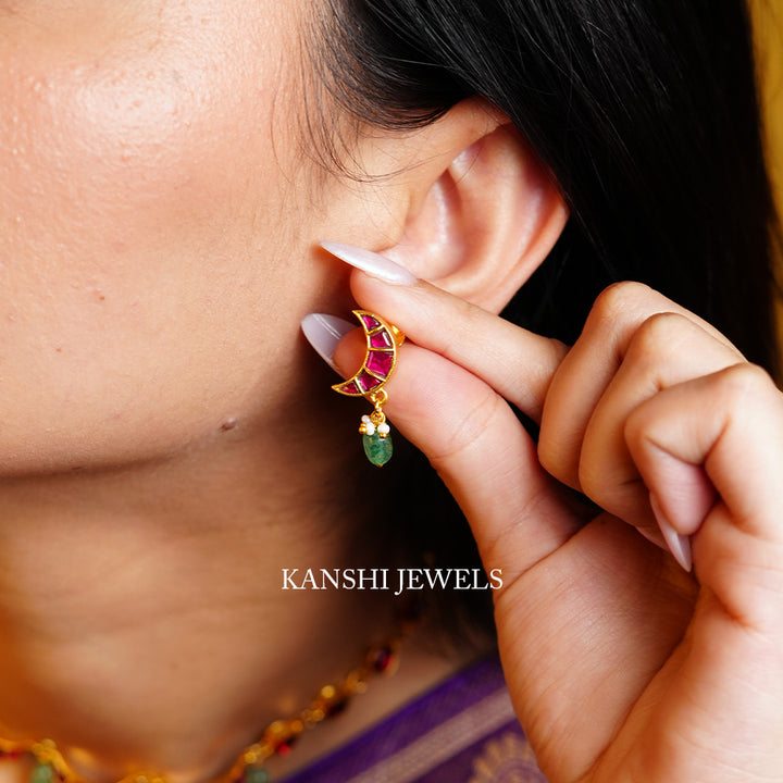 Elegant sheek jadau necklace and earring set