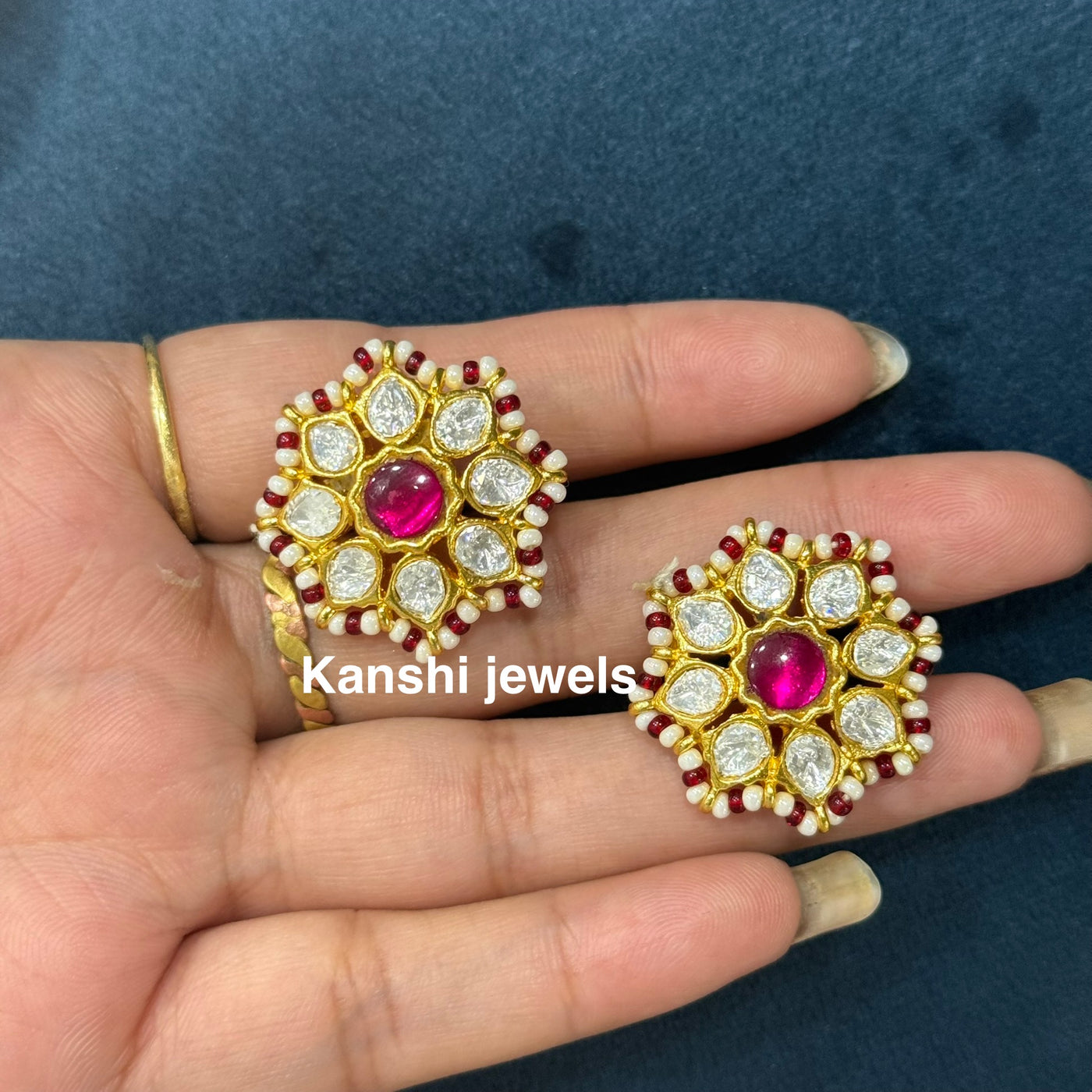 Mossanite studs