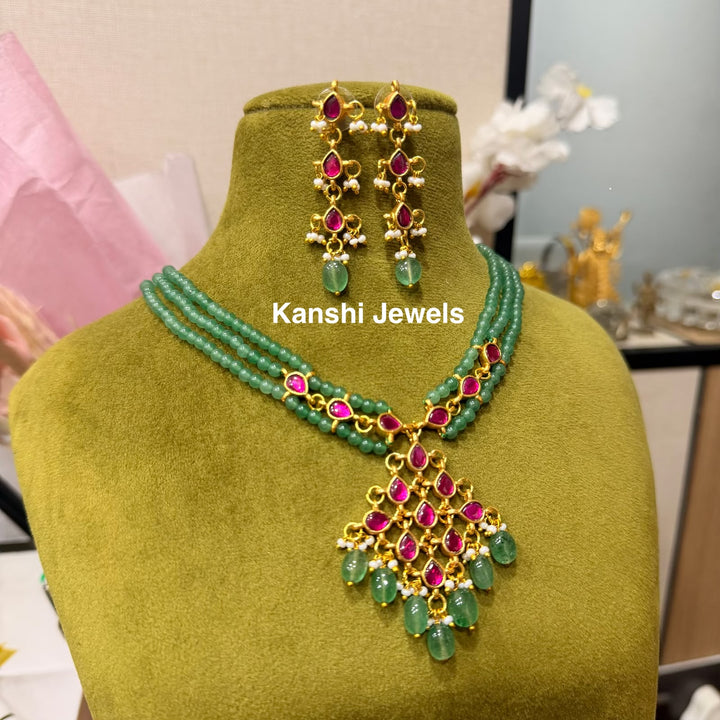 Sleek kundan emerald pearls set
