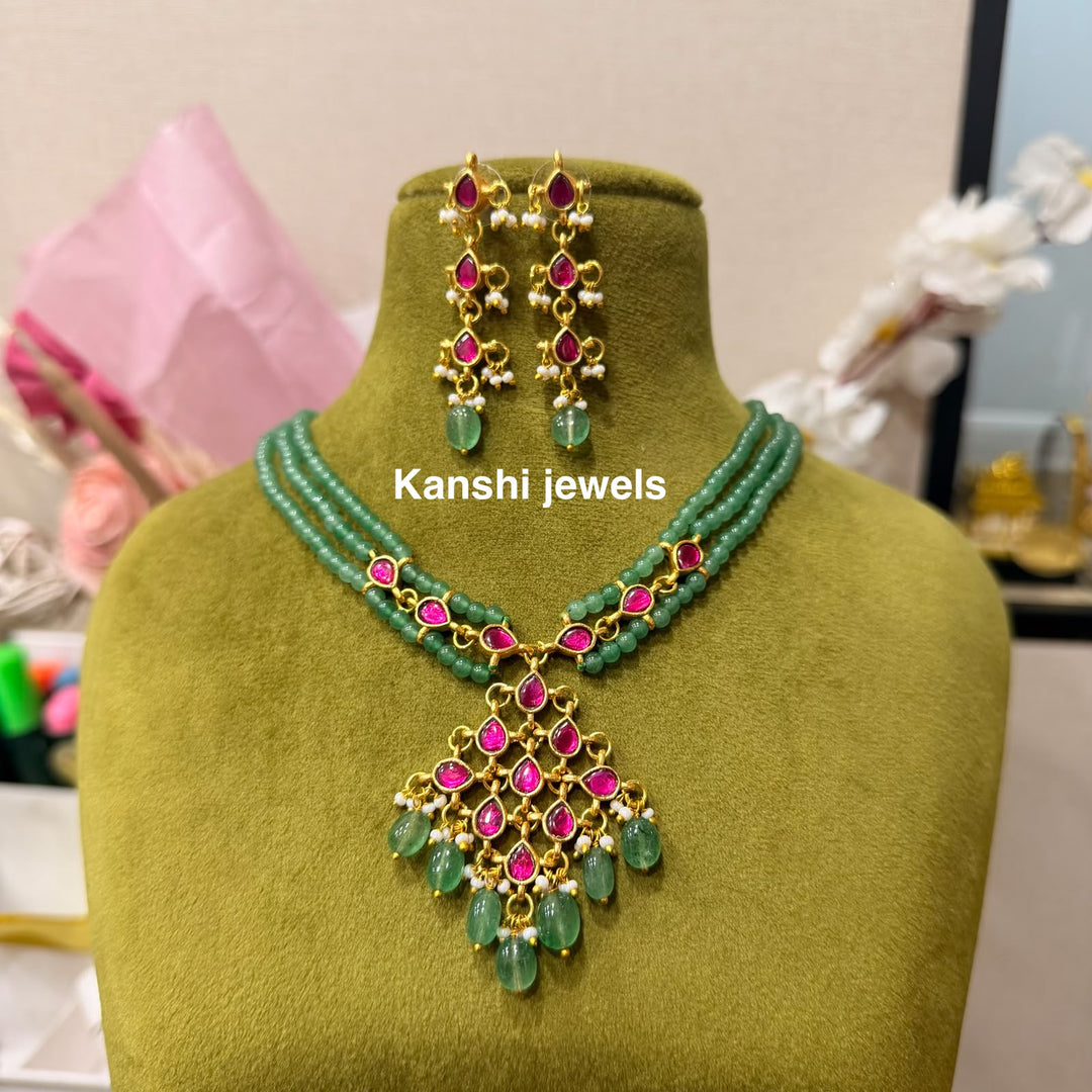 Sleek kundan emerald pearls set