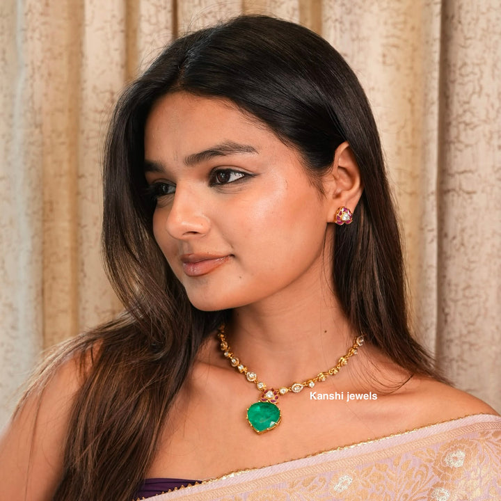 Heart Emerald Motive Diamond Jadau Fusion Classic Necklace Earring Set