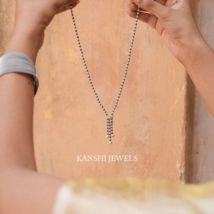 Elegant blue cutting with pearls sleek chain necklace