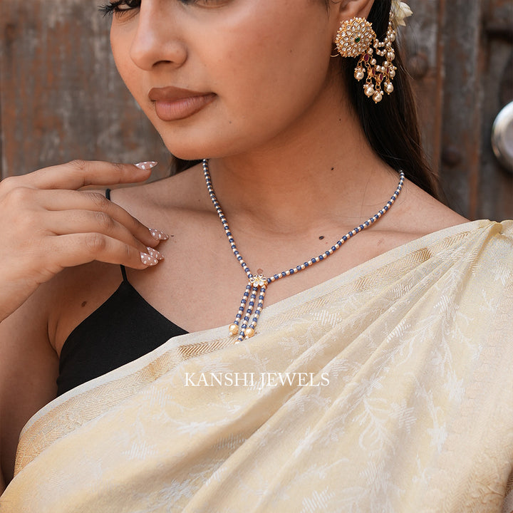 Elegant blue cutting with pearls sleek chain necklace