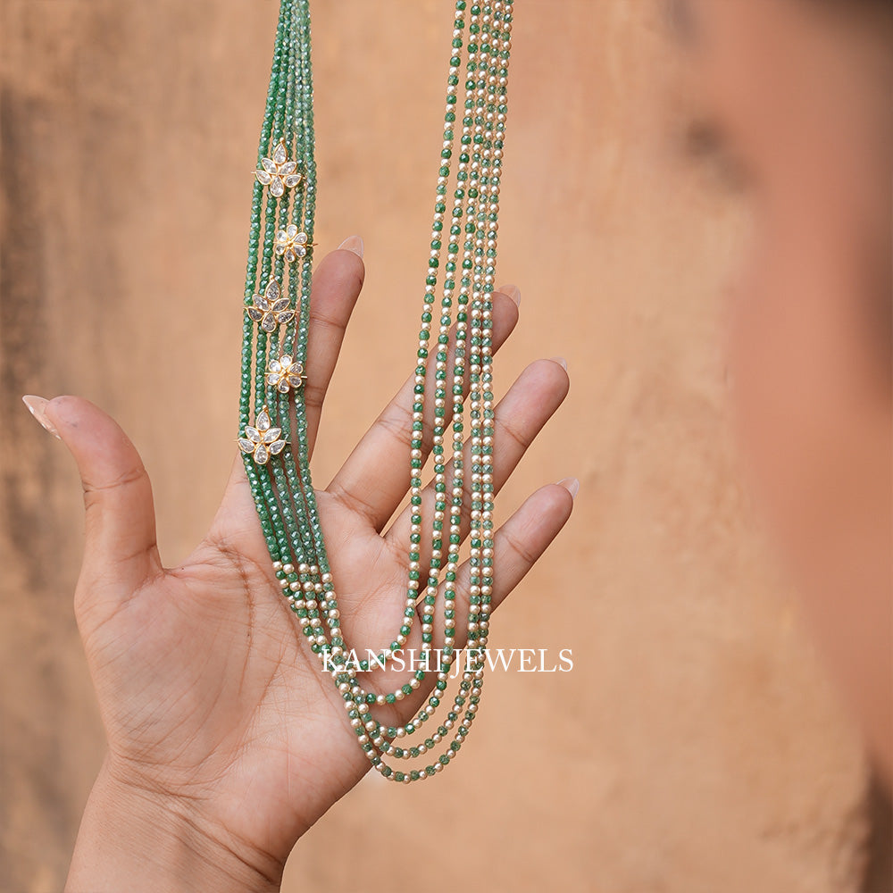 Classic emerald diamond motives necklace