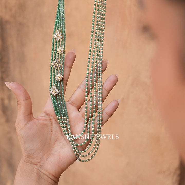 Classic emerald diamond motives necklace