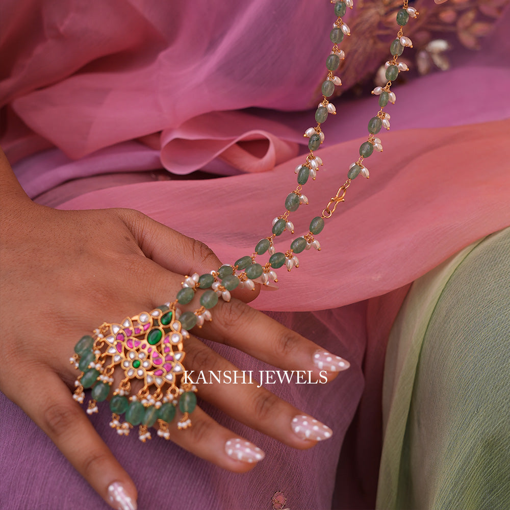 Elegant jadau pendant and chain