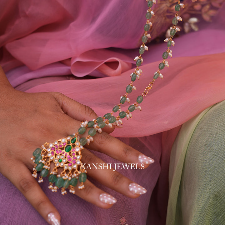 Elegant jadau pendant and chain